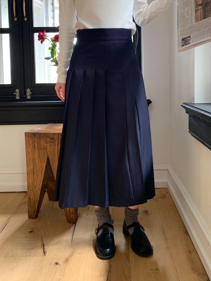 DL. Rev Pleats Long Skirt